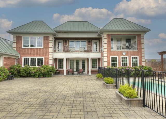 Property at 7453 Laprairie Ln, Ann Arbor, MI 48103, 6 beds, 6.5 baths