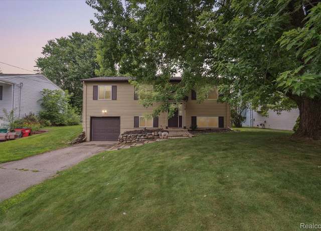Property at 3431 Dianne Dr, Brighton, MI 48114, 4 beds, 2 baths