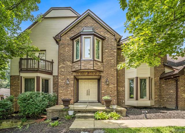 Property at 38649 Deerwood Ct, Farmington Hills, MI 48167, 4 beds, 2.5 baths