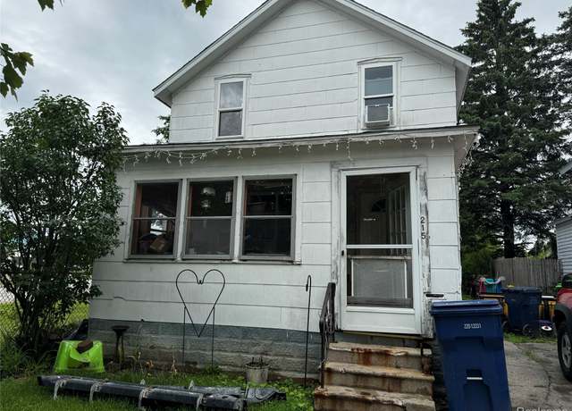Property at 215 Stanton St, Bay City, MI 48708, 3 beds, 1 bath
