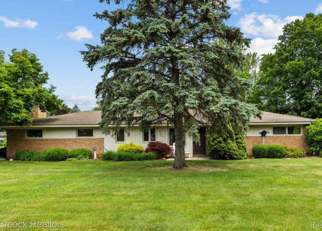 Property at 192 Kirk Lane Dr, Troy, MI 48084, 3 beds, 1.5 baths