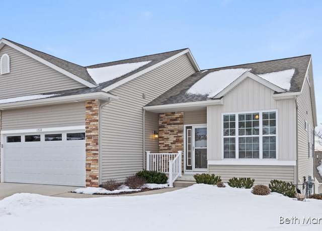 Property at 1532 Center Hill Rd SE, Lowell, MI 49331, 3 beds, 3 baths
