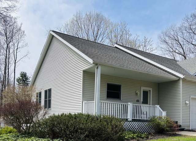 Property at 979 Maple Woods Dr, Saugatuck, MI 49453, 3 beds, 2.5 baths