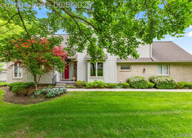 Property at 135 Hampton Ct, Northville, MI 48168, 2 beds, 4 baths