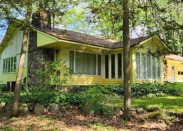 Property at 227 Joliet Ave, Houghton Lake, MI 48629, 4 beds, 3 baths