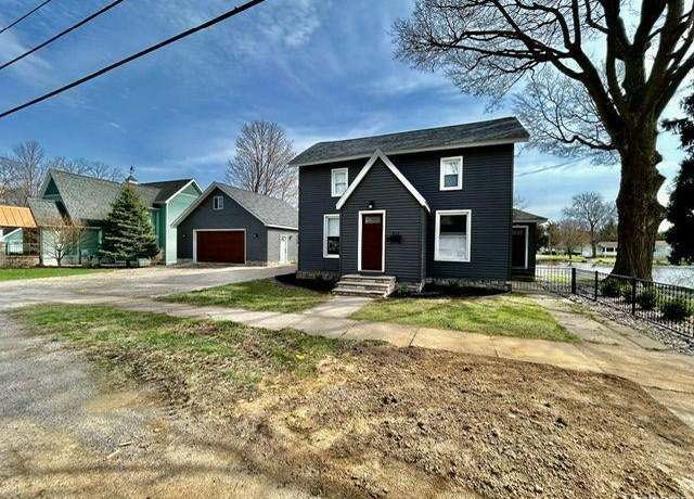 Property at 412 E Ellen St, Fenton, MI 48430, 4 beds, 2 baths