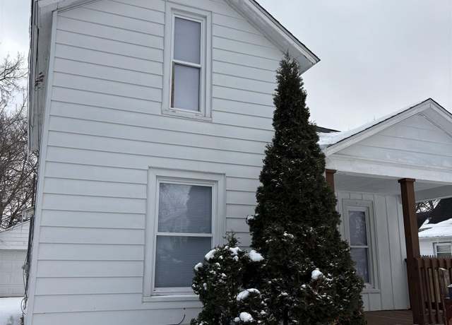 Property at 140 S Charles St, Saginaw, MI 48602, 3 beds, 1 bath