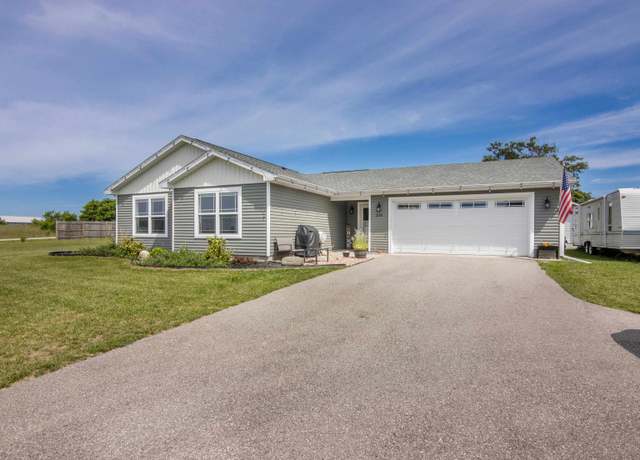 Property at 2178 Pebblebrook Dr, Mayfield Twp, MI 49649, 4 beds, 2 baths