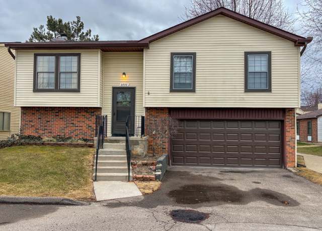 Property at 2830 Roundtree Dr, Troy, MI 48083, 3 beds, 2 baths