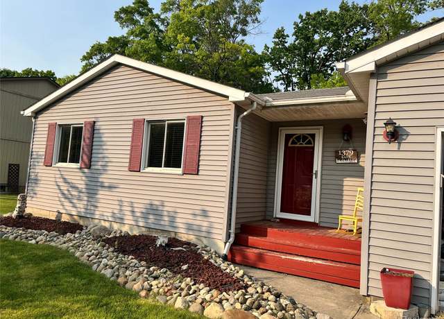 Property at 1379 Walter S Hall Dr, Lake Orion, MI 48362, 3 beds, 2 baths