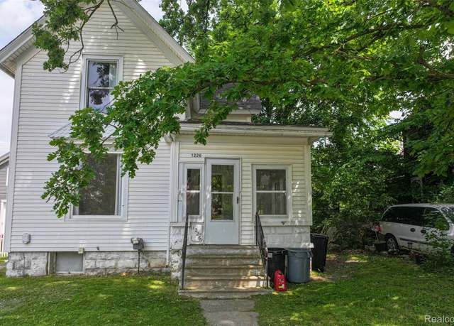Property at 1226 W Genesee St, Lapeer, MI 48446, 4 beds, 2 baths