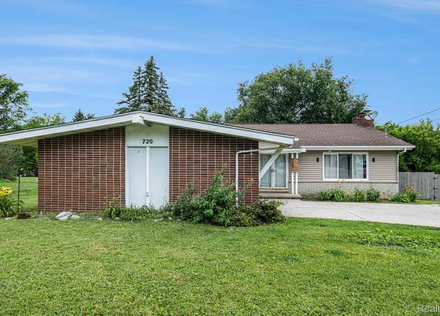 Property at 720 E Grand Blanc Rd, Grand Blanc, MI 48439, 4 beds, 2 baths