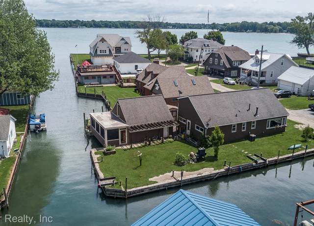 Property at 130 Delta Dr, Algonac, MI 48001, 3 beds, 1.5 baths