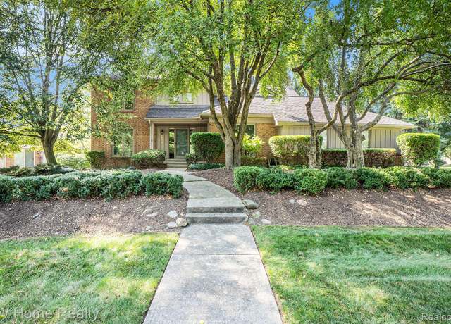 Property at 1583 Greenwich Dr, Troy, MI 48098, 4 beds, 3.5 baths