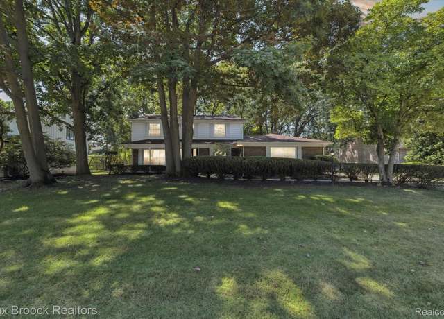 Property at 22515 Kenwyck Dr, Southfield, MI 48034, 4 beds, 2.5 baths
