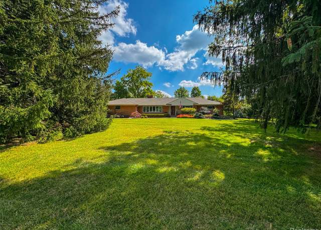 Property at 32250 Plumwood St, Beverly Hills Village, MI 48025, 3 beds, 3 baths