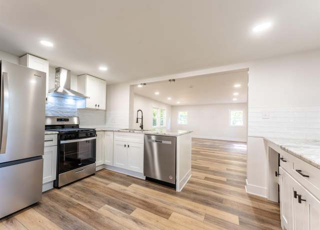 Property at 1135 Clinch St, Traverse City, MI 49686, 3 beds, 1 bath