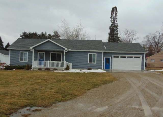 Property at 930 E North St, Ithaca, MI 48847, 2 beds, 2 baths