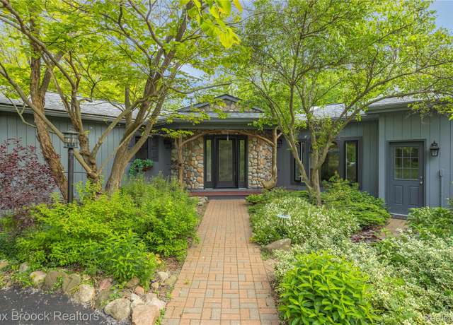 Property at 1982 E Coon Lake Rd, Howell, MI 48843, 5 beds, 3 baths