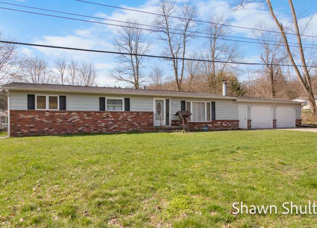 Property at 2715 W B Ave, Plainwell, MI 49080, 3 beds, 2 baths