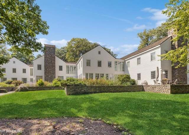 Property at 15360 Lakeshore Rd, Lakeside, MI 49116, 3 beds, 6.5 baths