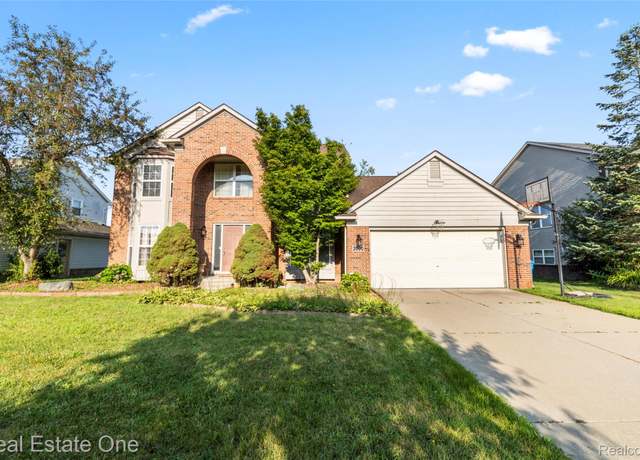Property at 2000 Twin Sun Cir, Walled Lake, MI 48390, 4 beds, 2.5 baths