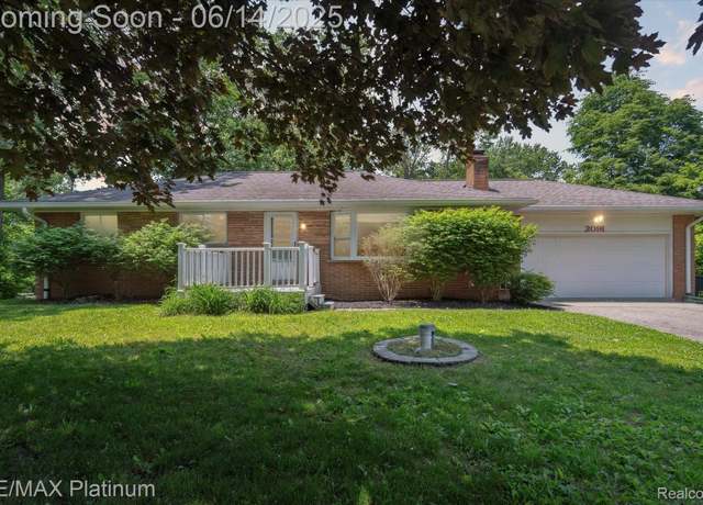 Property at 2091 Oak Grove Rd, Howell, MI 48855, 3 beds, 2 baths