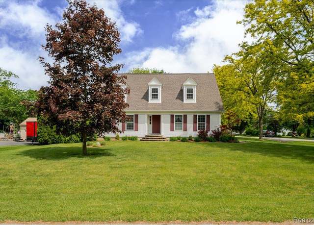 Property at 8128 Bluebird Dr, Brighton, MI 48116, 4 beds, 3 baths