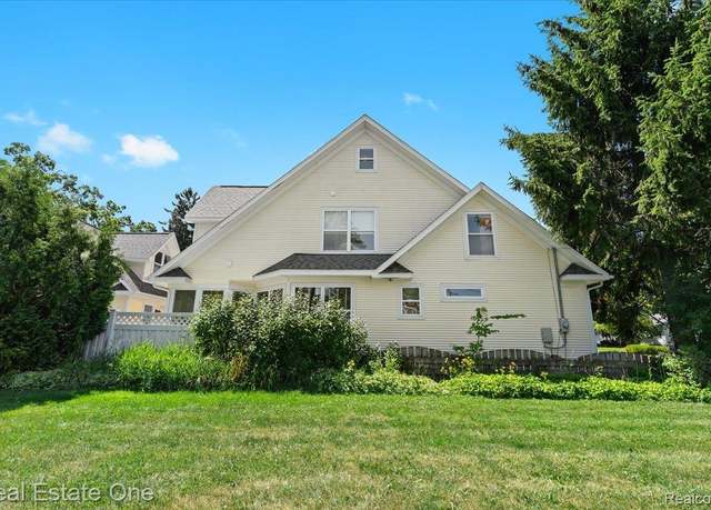 Property at 1805 Auburndale Ave, West Bloomfield, MI 48324, 4 beds, 2 baths