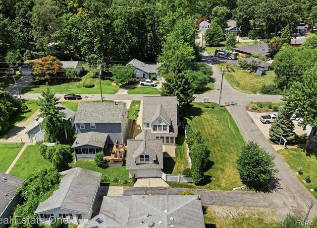 Property at 1805 Auburndale Ave, West Bloomfield Charter Township, MI 48324, 4 beds, 2 baths