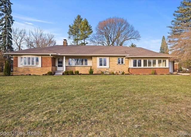 Property at 95 Hillsdale Rd, Bloomfield Hills, MI 48302, 3 beds, 3 baths