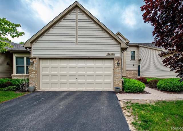 Property at 24511 Pinehurst Ave #14, Oak Park, MI 48237, 2 beds, 1.5 baths