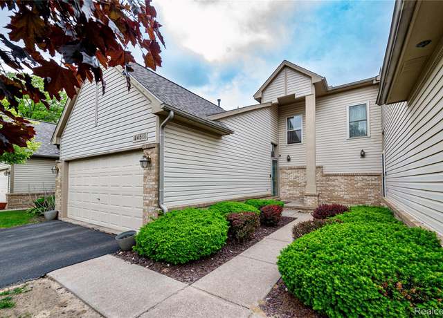 Property at 24511 Pinehurst Ave #14, Oak Park, MI 48237, 2 beds, 1.5 baths