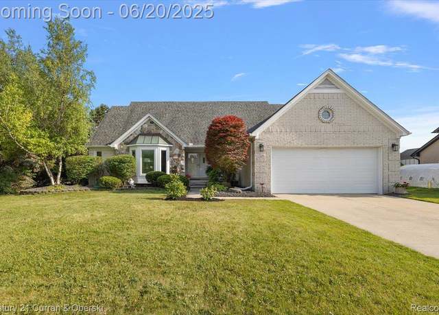 Property at 37429 Kingsburn Dr, Livonia, MI 48152, 3 beds, 2.5 baths