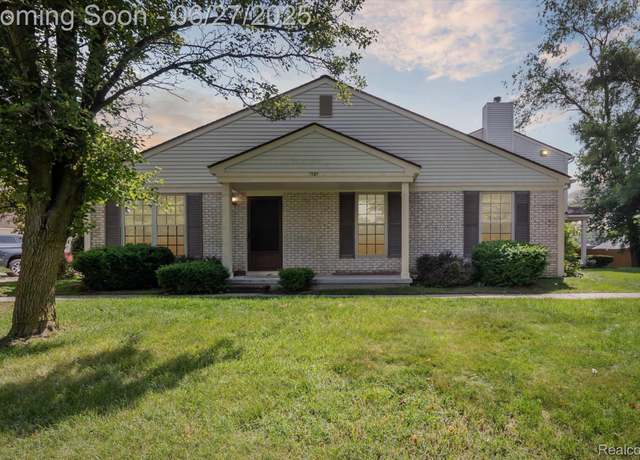 Property at 7727 Lake Ridge Dr, Waterford, MI 48327, 2 beds, 1.5 baths