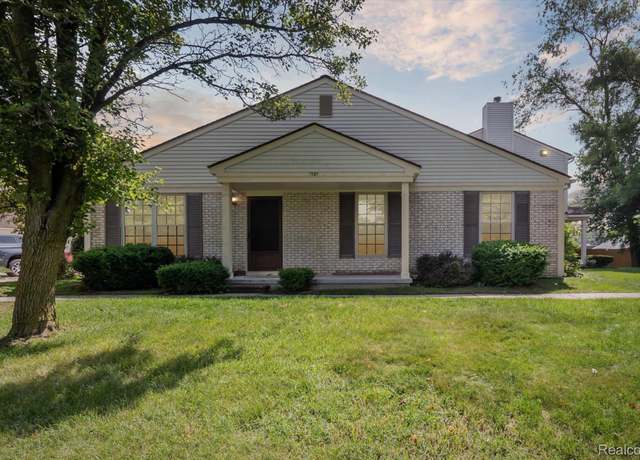 Property at 7727 Lake Ridge Dr, Waterford, MI 48327, 2 beds, 1.5 baths