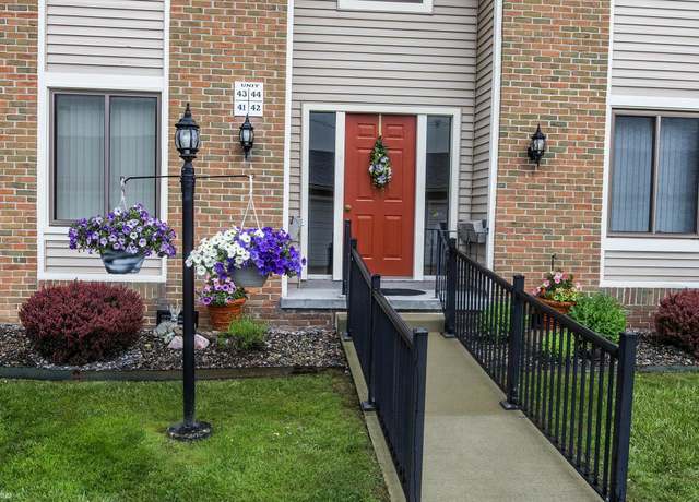 Property at 1660 River Rd, Marysville, MI 48040, 2 beds, 2 baths