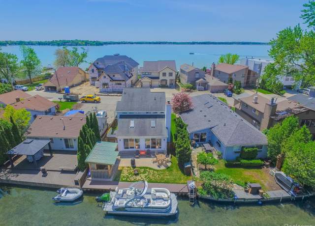 Property at 1411 Rivona Dr, Waterford, MI 48328, 3 beds, 2.5 baths