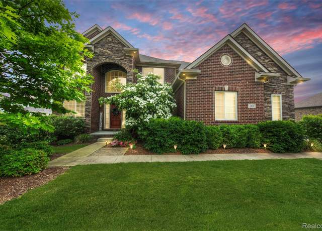 Property at 261 Willow Lake Dr, Oxford, MI 48371, 4 beds, 3.5 baths