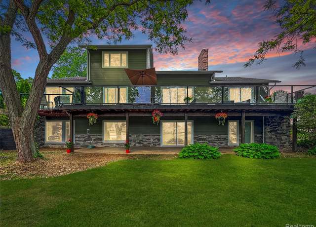 Property at 3978 Chanda Ct, Highland, MI 48356, 6 beds, 4.5 baths