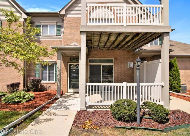 Property at 15725 Parkway Ln #4, Southgate, MI 48195, 2 beds, 2 baths