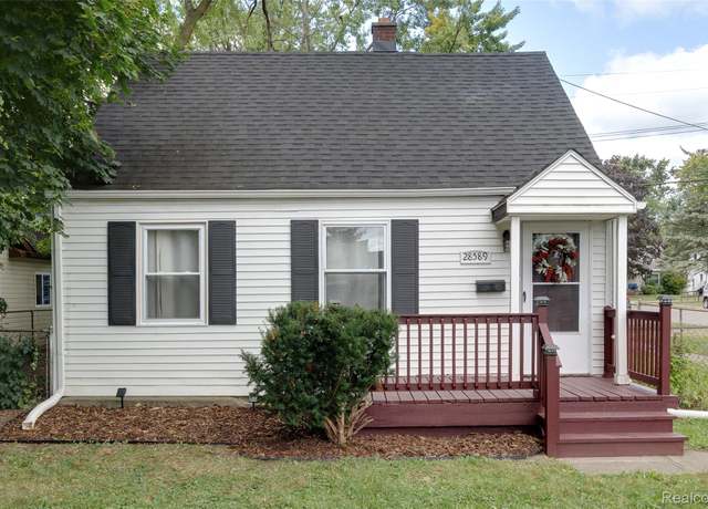 Property at 28589 Brentwood St, Southfield, MI 48076, 4 beds, 1 bath