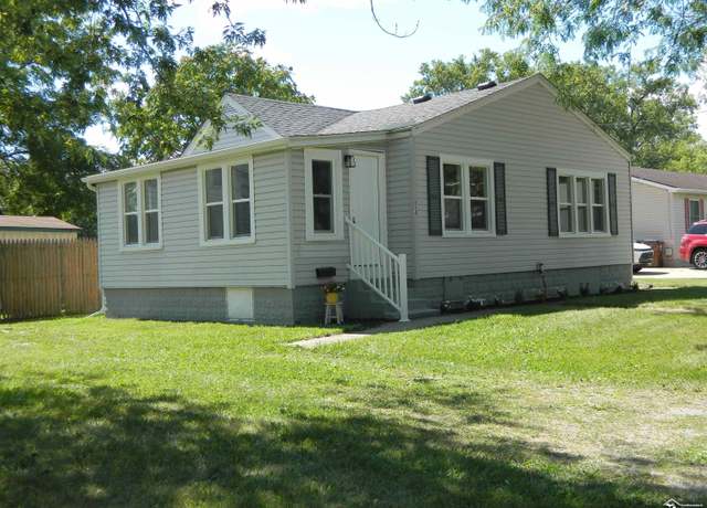 Property at 934 E 9th St, Monroe, MI 48161, 3 beds, 1 bath
