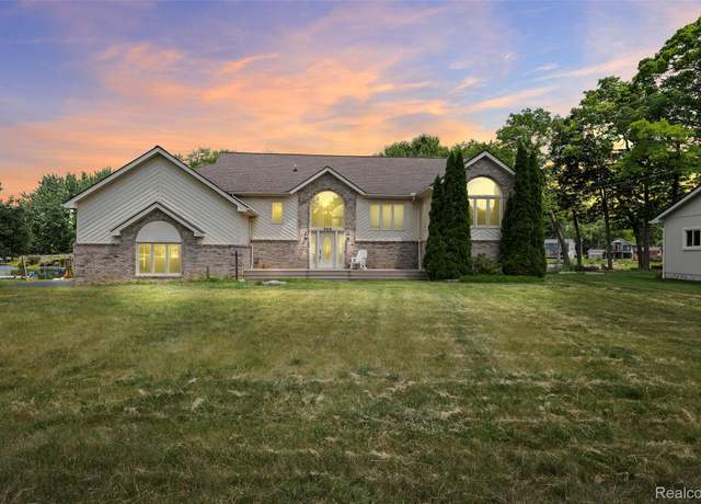 Property at 969 Bogie Lake Rd, White Lake, MI 48383, 4 beds, 2.5 baths