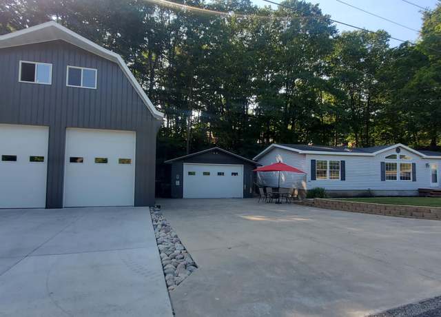 Property at 1911 N 24th Ave, Mears, MI 49436, 3 beds, 2 baths