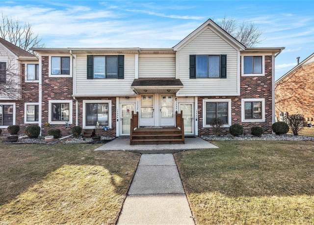 Property at 17428 Utica Oaks Ln, Roseville, MI 48066, 2 beds, 1 bath