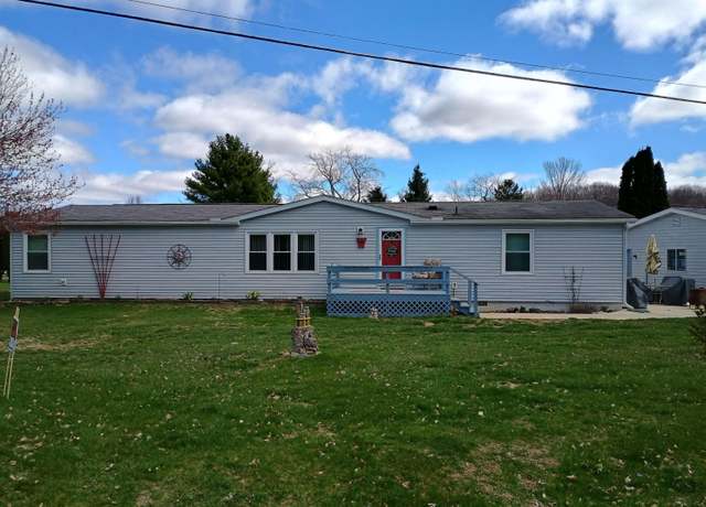 Property at 4424 Dawn Dr, Hillsdale, MI 49242, 3 beds, 2 baths