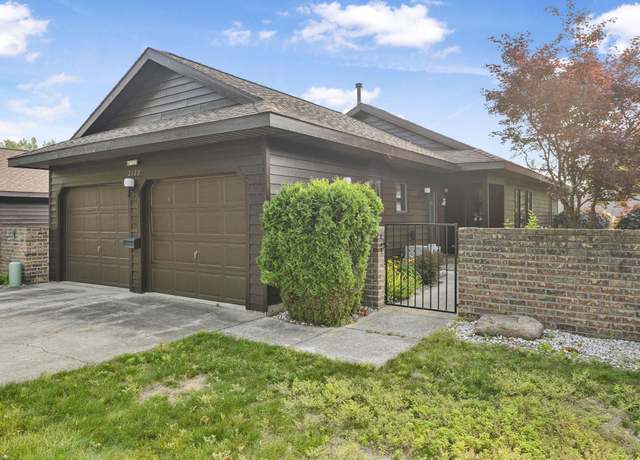 Property at 2122 Hammond Place Pl E, Traverse City, MI 49686, 2 beds, 2 baths