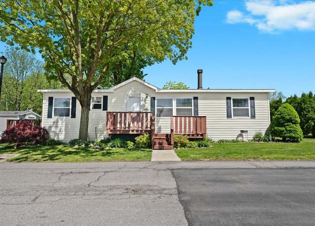 Property at 49622 Oak Dr, Plymouth, MI 48170, 3 beds, 2 baths
