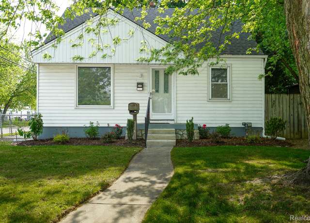 Property at 26340 Chippendale St, Roseville, MI 48066, 3 beds, 1.5 baths
